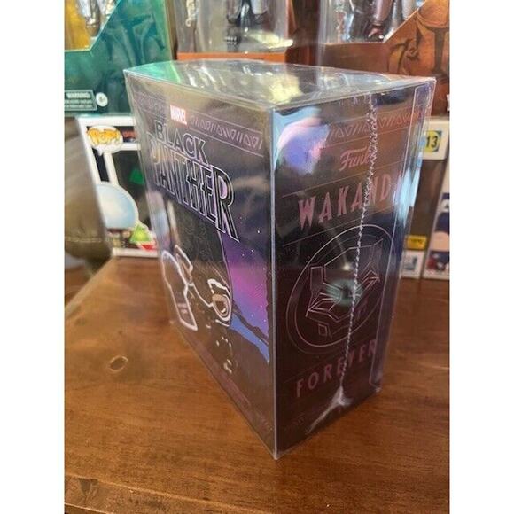 Funko Pop! & Tee - Black Panther GITD Target Excl XL in PROTECTOR - Picture 3 of 4